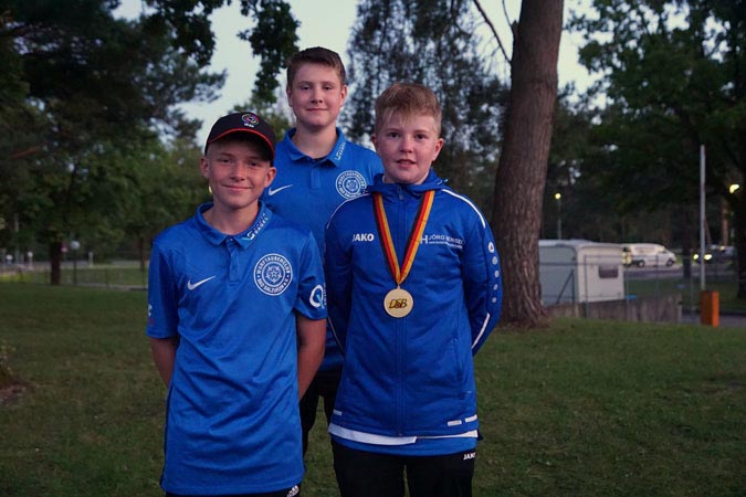 Teilnehmer Junioren-KLasse des WTC mit Goldmedaillen-Gewinner L. Uekermann