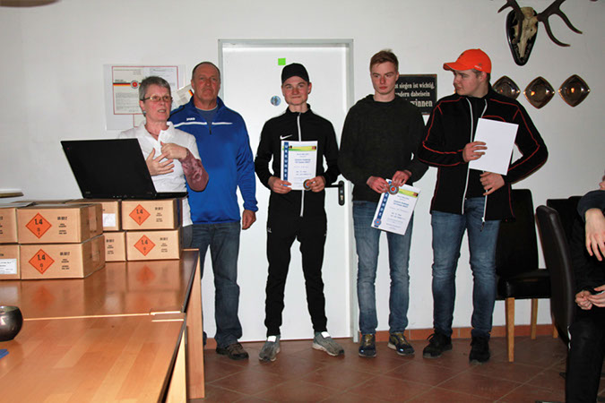 Urkunden-Übergabe an die Teilnehmer der A-Klasse – Junioren Challenge 2019