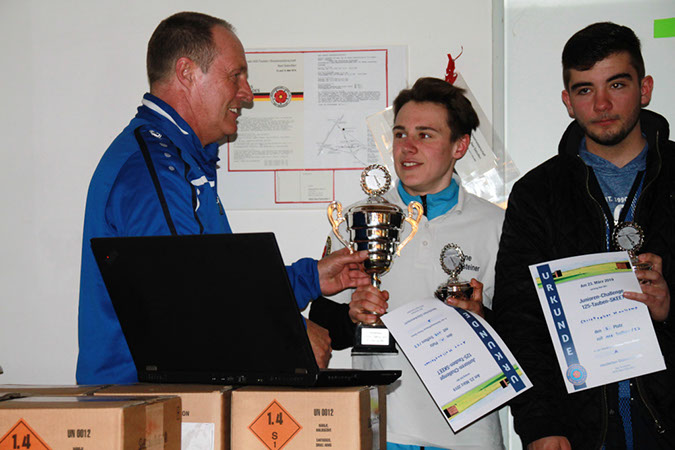 Pokal-Übergabe an die Teilnehmer der A-Klasse – Junioren Challenge 2019